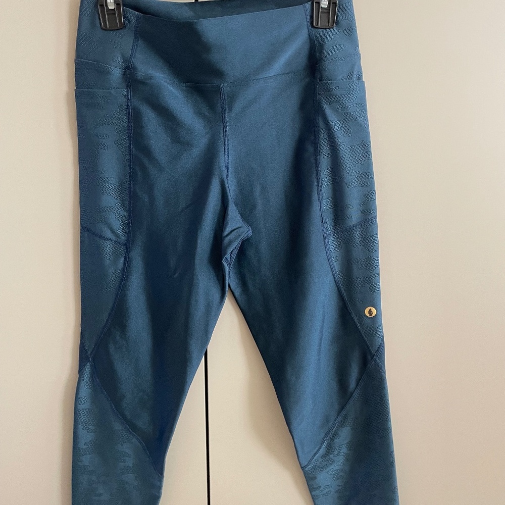 Dona Jo Women's Capri Leggings Size 2 Large Blue